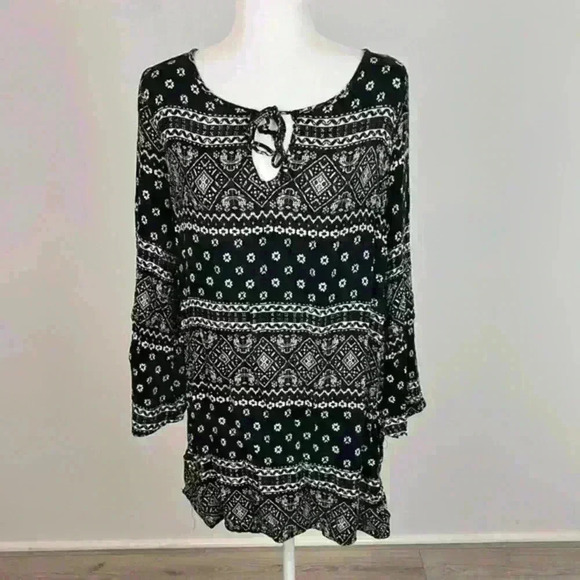 Charlotte Russe Tops - Charlotte Russe Black Top Size M